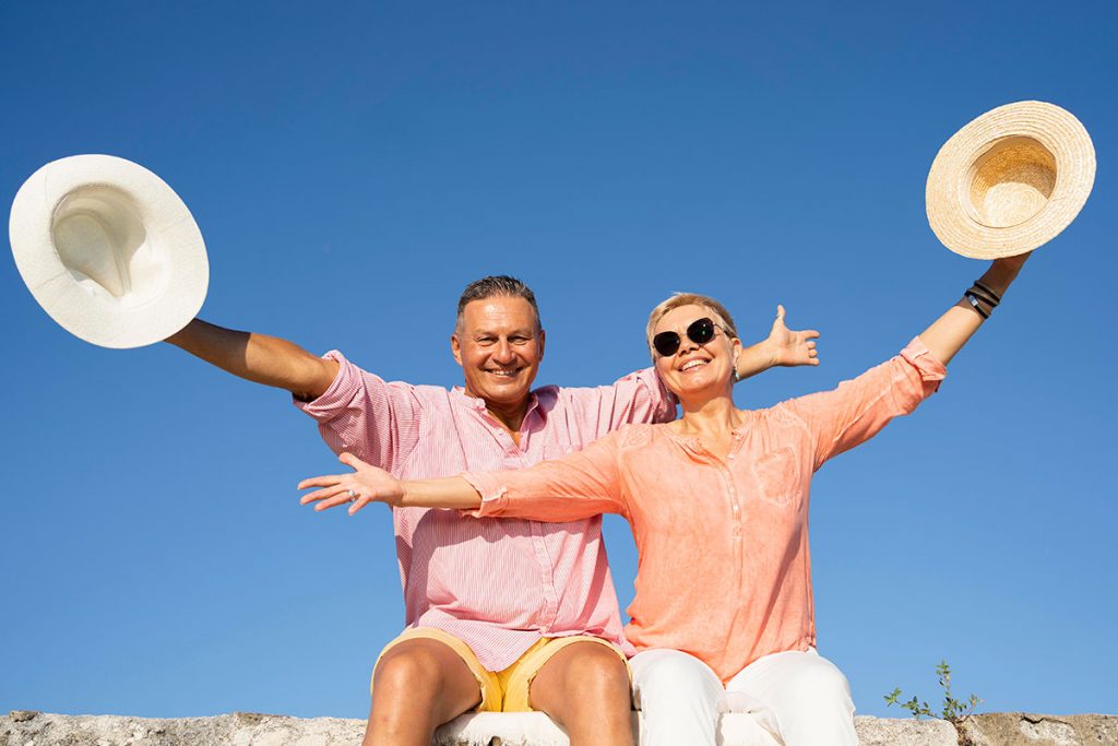 Muitas pessoas têm dúvidas se a compra de um seguro viagem é realmente necessária. Então, para tirar essas dúvidas, montamos um guia completo com tudo o que você precisa saber para decidir se realmente vale a pena contratar um serviço desse tipo.